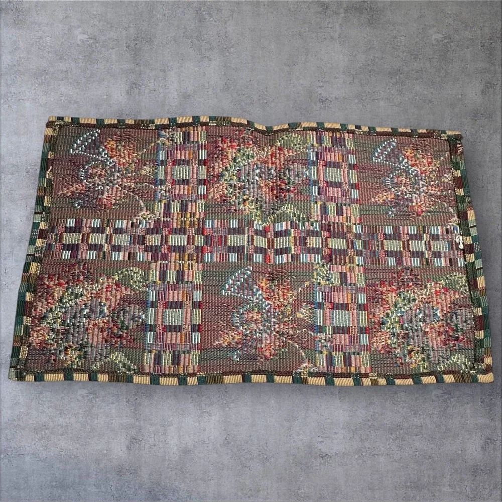 TAPESTRY CHRISTMAS PLACEMATS SET OF 6 Dillards Horns Jingle Bells Traditonal VTG
